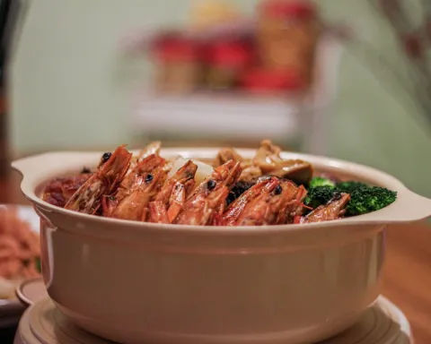 Prawns caramelised in a claypot with greens